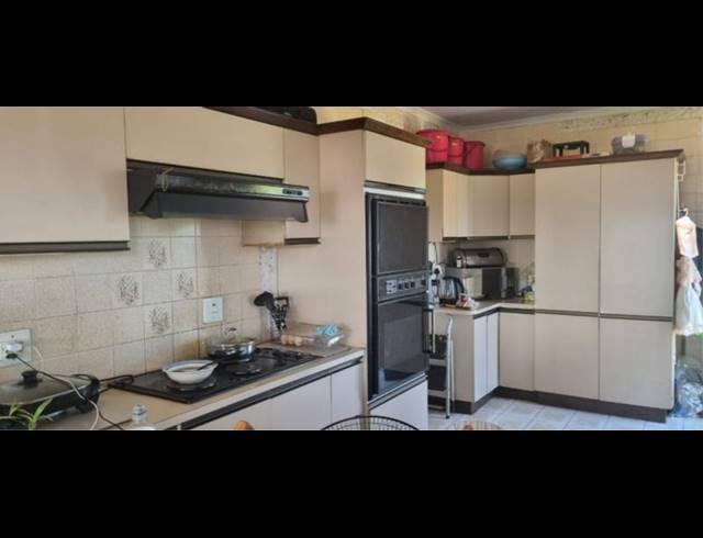 4 BEDROOM HOUSE FOR SALE IN EASTWOOD